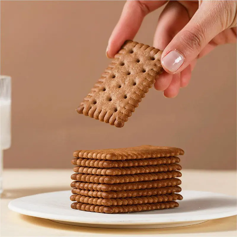 Tejcsokoládé ízű tejes keksz