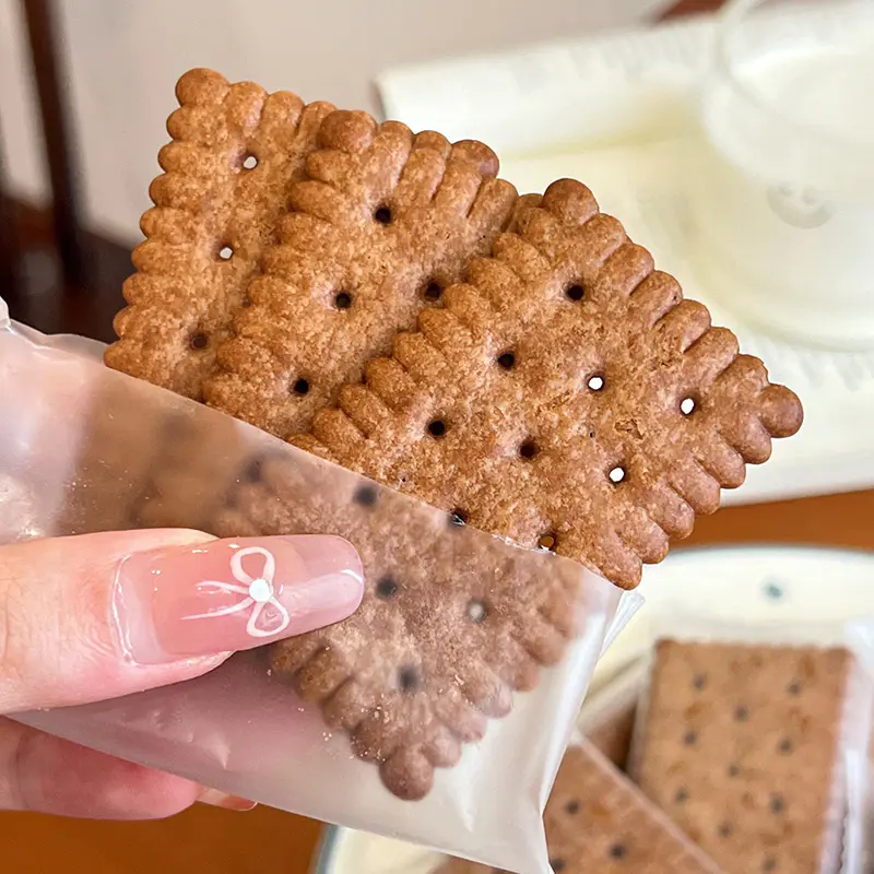 Tejcsokoládé ízű tejes keksz