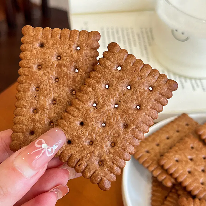 Tejcsokoládé ízű tejes keksz